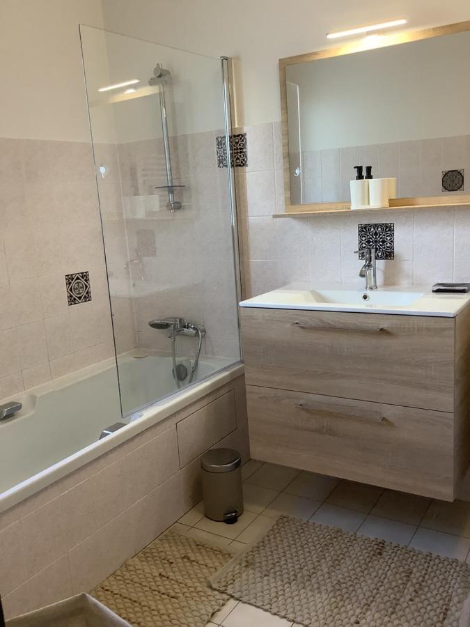 Gite Milin A Sizun Hebergement Confortable Pour 7 Pers Exterior foto